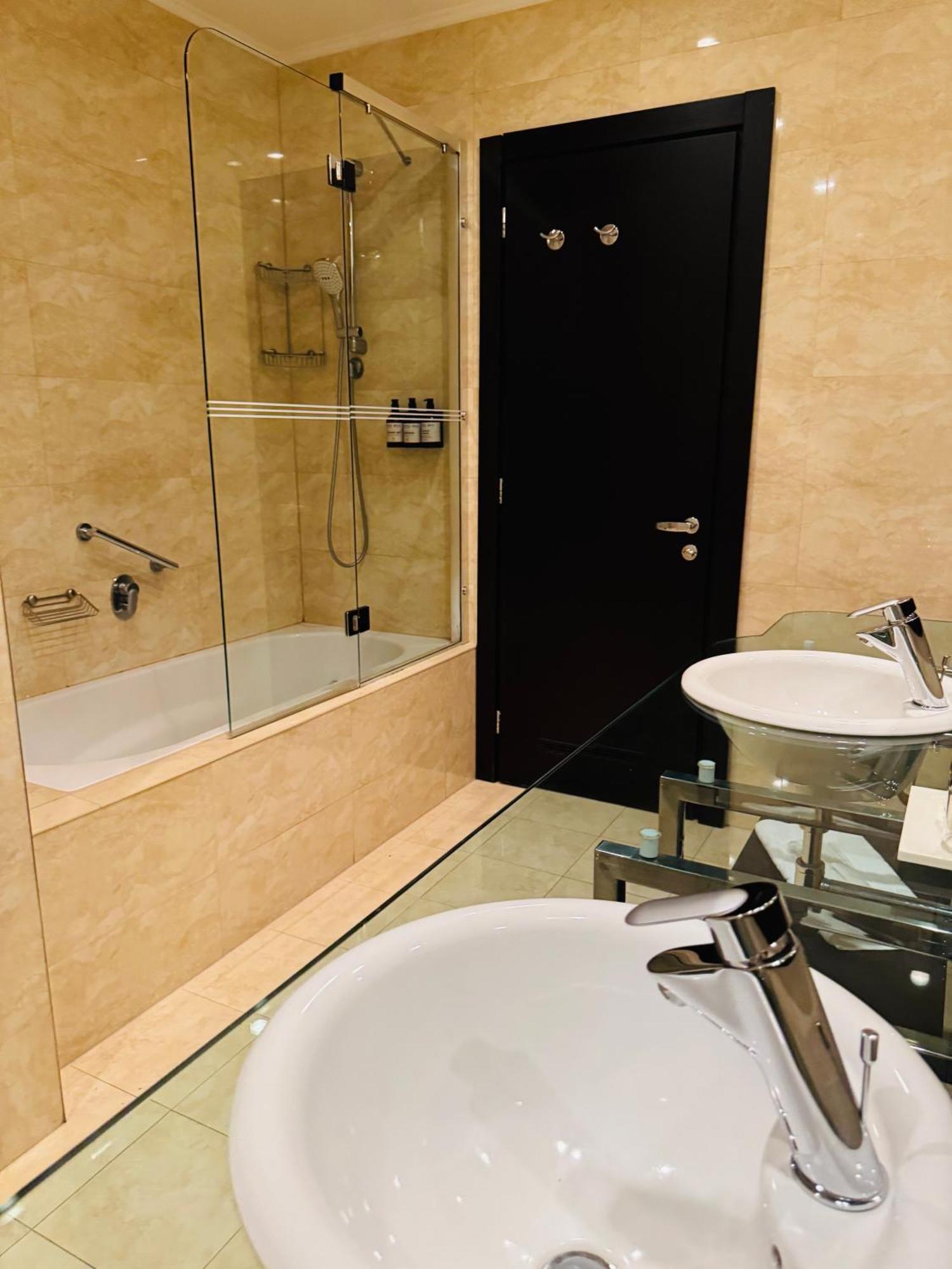 Hotel Rivo Тимишоара Экстерьер фото