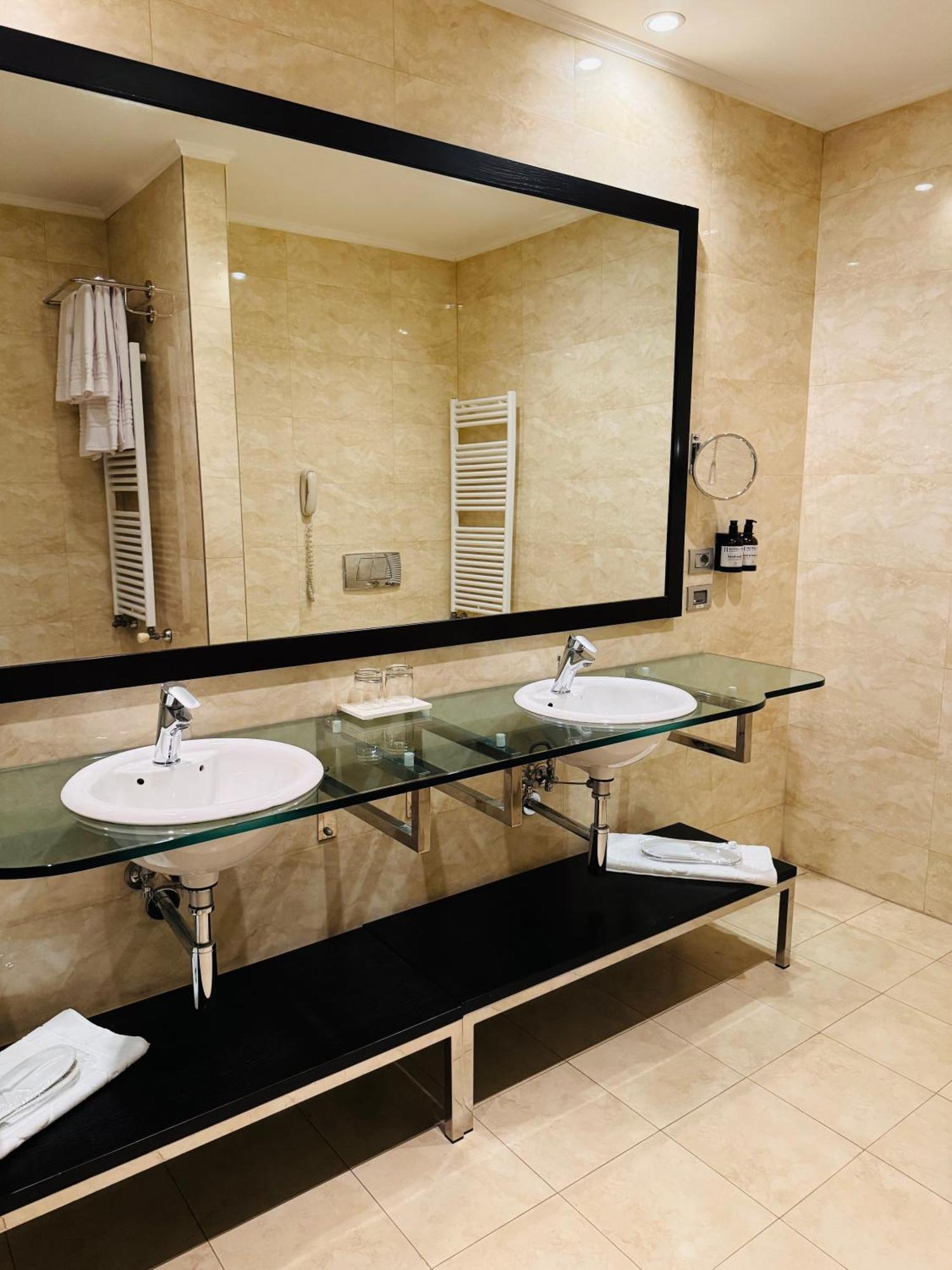 Hotel Rivo Тимишоара Экстерьер фото