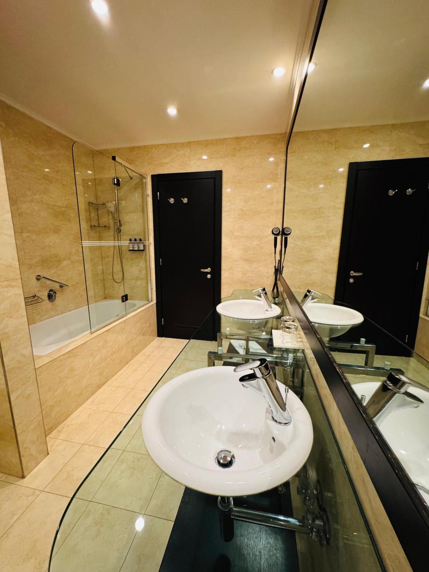 Hotel Rivo Тимишоара Экстерьер фото