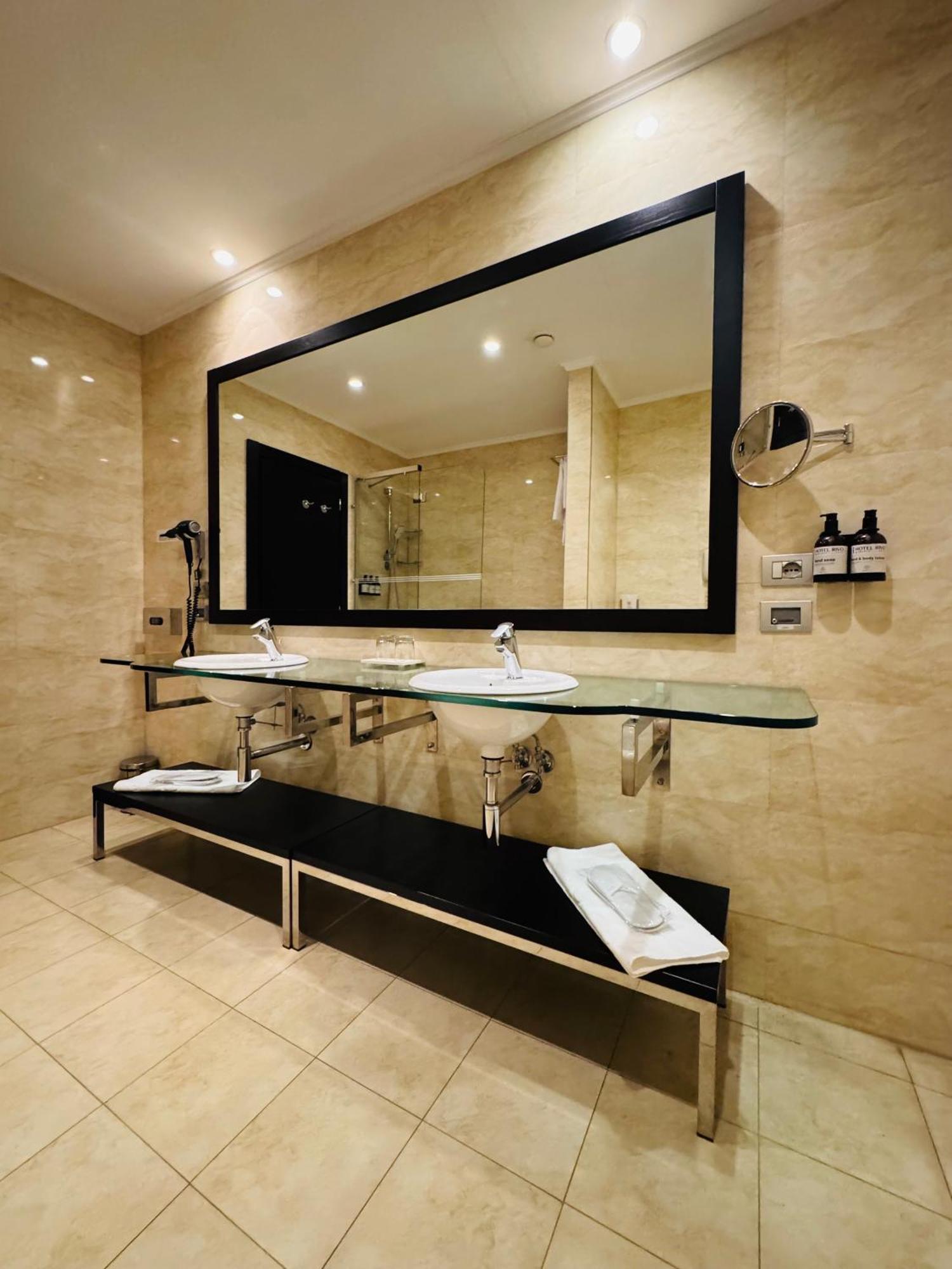 Hotel Rivo Тимишоара Экстерьер фото